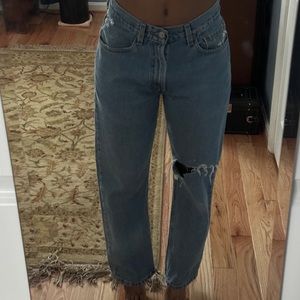 Vintage 505 levi jeans W31 L32 straight leg with ripped knee
